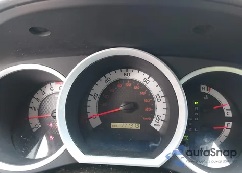 2015 Toyota Tacoma Base V6 z USA, uszkodzony, nr VIN 3TMLU4EN4FM167125